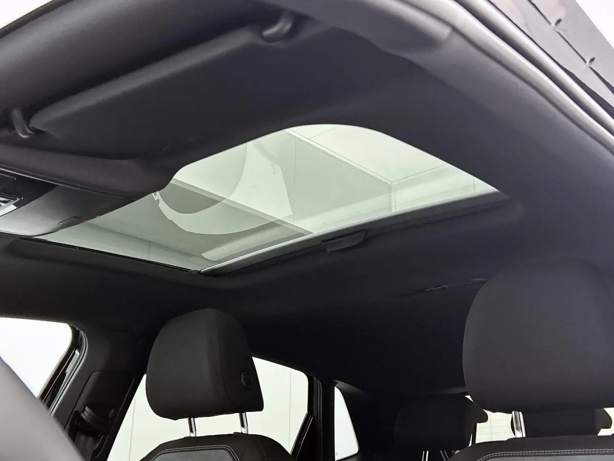 1.0 TSI R-Line Edition | Fysieke voorraad auto | Direct leverbaar | Panoramisch dak | LED Matrix koplampen | Stoelverwarming | Digitale cockpit pro | Achteruitrijcamera | Parkeersensoren |