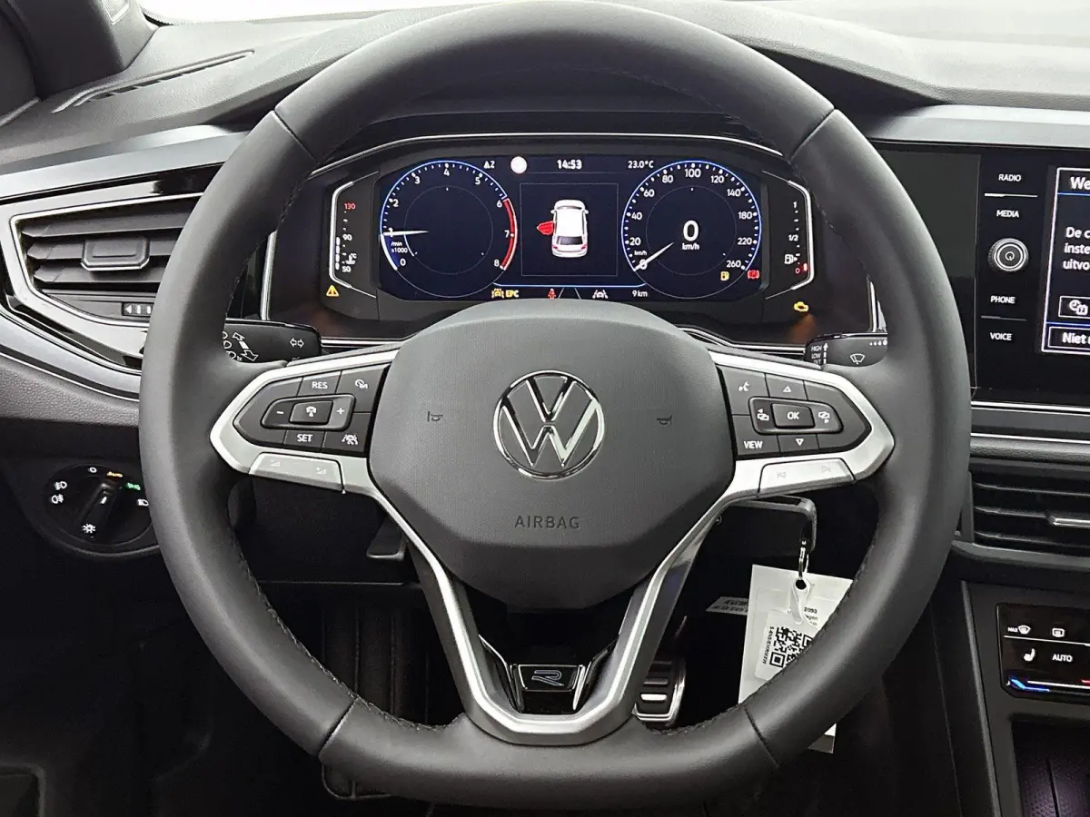 1.0 TSI R-Line Edition | Fysieke voorraad auto | Direct leverbaar | Panoramisch dak | LED Matrix koplampen | Stoelverwarming | Digitale cockpit pro | Achteruitrijcamera | Parkeersensoren |
