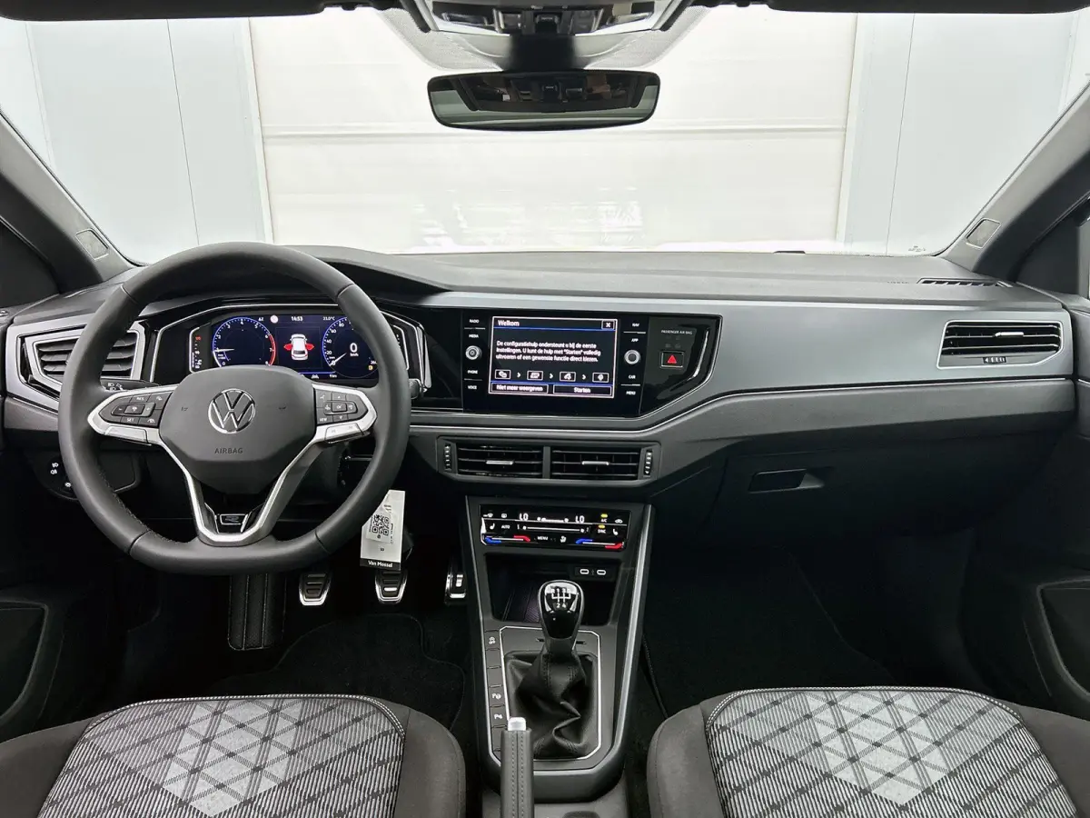 1.0 TSI R-Line Edition | Fysieke voorraad auto | Direct leverbaar | Panoramisch dak | LED Matrix koplampen | Stoelverwarming | Digitale cockpit pro | Achteruitrijcamera | Parkeersensoren |