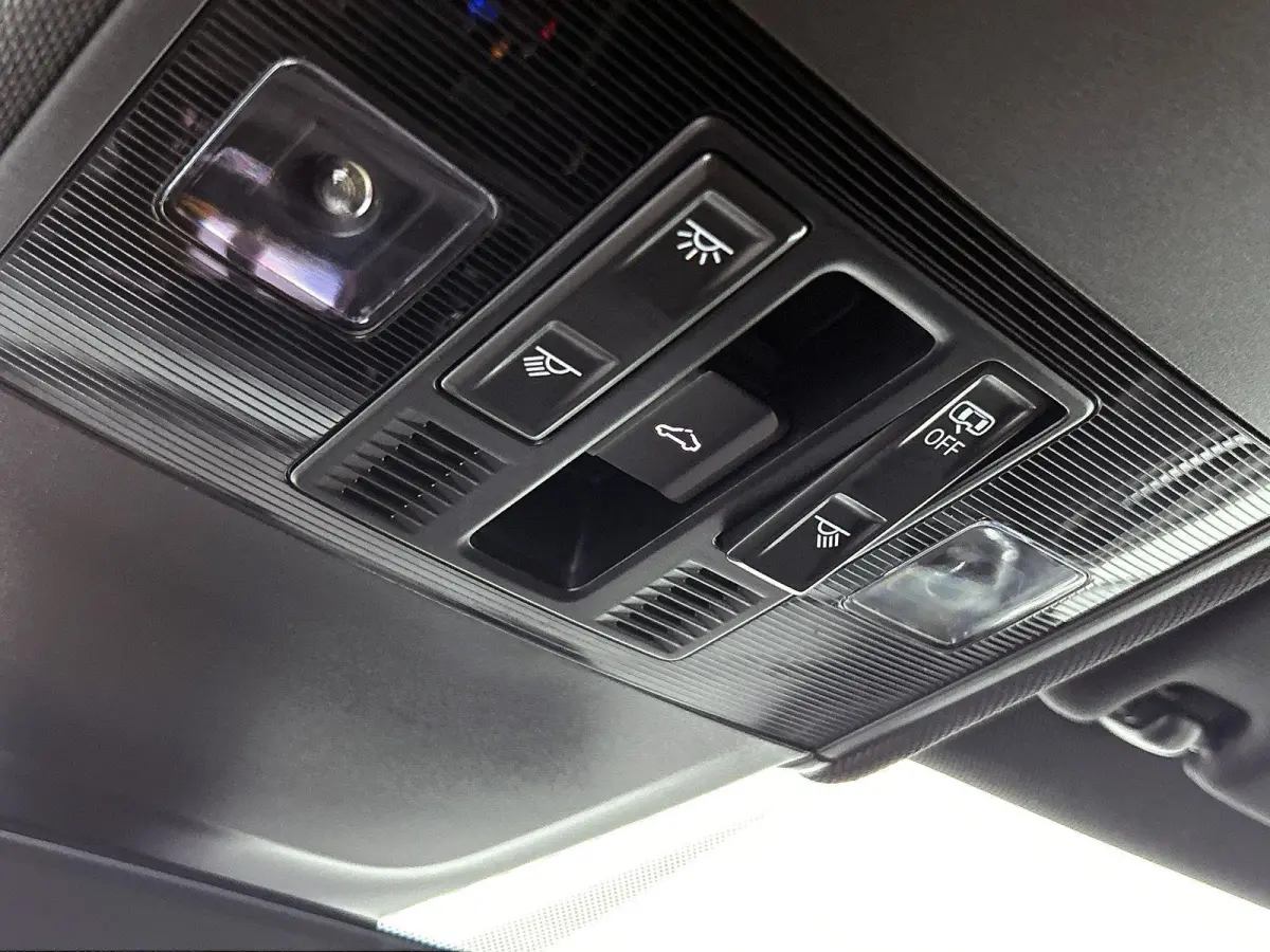 1.0 TSI R-Line Edition | Fysieke voorraad auto | Direct leverbaar | Panoramisch dak | LED Matrix koplampen | Stoelverwarming | Digitale cockpit pro | Achteruitrijcamera | Parkeersensoren |