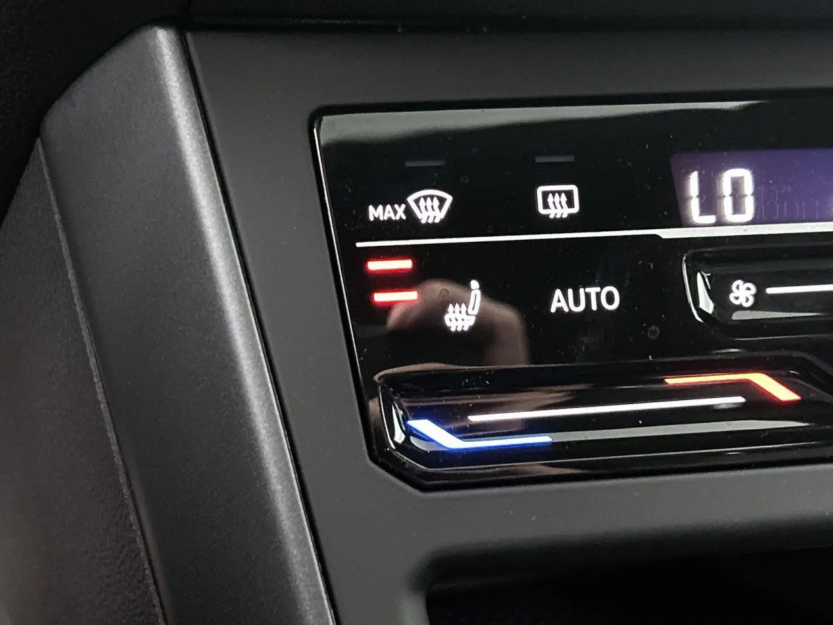 1.0 TSI R-Line Edition | Fysieke voorraad auto | Direct leverbaar | Panoramisch dak | LED Matrix koplampen | Stoelverwarming | Digitale cockpit pro | Achteruitrijcamera | Parkeersensoren |