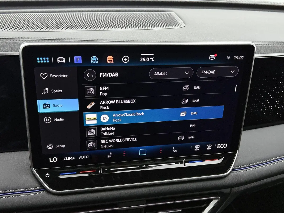 1.5 eHybrid R-Line Edition 204 PK Plug in hybrid | Trekhaak | 360 Camera | Stoelverwaming | Stuurverwarming | Panoramadak | Navigatie | Apple Carplay | Android Auto | Dodehoeksensoren | Elek