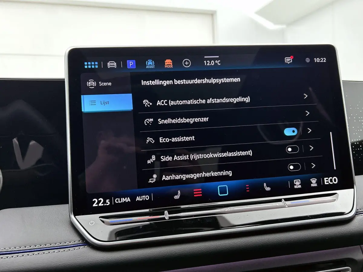 1.5 eHybrid R-Line Edition 204 PK Plug in hybrid | Trekhaak | 360 Camera | Stoelverwaming | Stuurverwarming | Panoramadak | Navigatie | Apple Carplay | Android Auto | Dodehoeksensoren | Elek