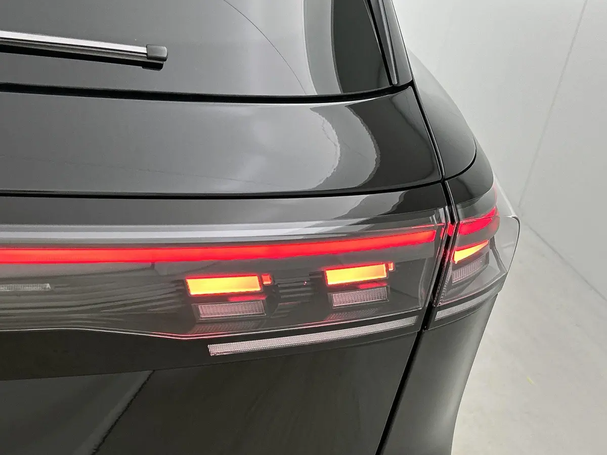 1.5 eHybrid R-Line Edition 204 PK Plug in hybrid | Trekhaak | 360 Camera | Stoelverwaming | Stuurverwarming | Panoramadak | Navigatie | Apple Carplay | Android Auto | Dodehoeksensoren | Elek
