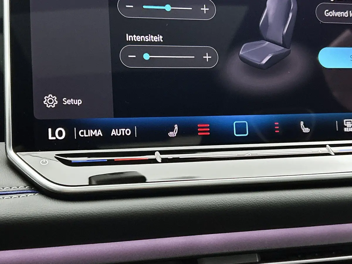 1.5 eHybrid R-Line Edition 204 PK Plug in hybrid | Trekhaak | 360 Camera | Stoelverwaming | Stuurverwarming | Panoramadak | Navigatie | Apple Carplay | Android Auto | Dodehoeksensoren | Elek