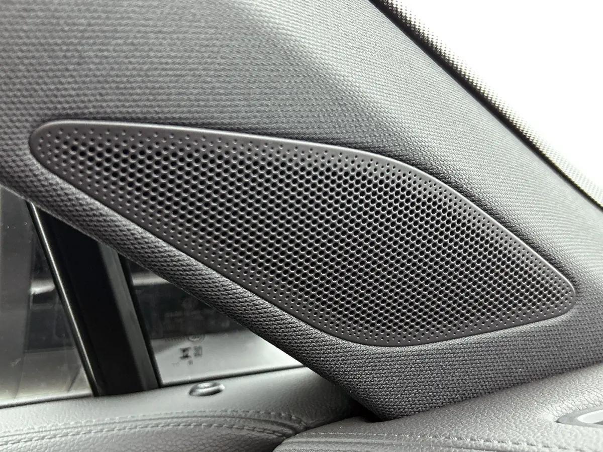 1.5 eHybrid R-Line Edition 204 PK Plug in hybrid | Trekhaak | 360 Camera | Stoelverwaming | Stuurverwarming | Panoramadak | Navigatie | Apple Carplay | Android Auto | Dodehoeksensoren | Elek