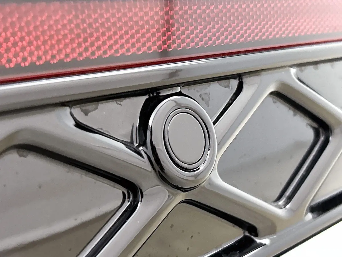 1.5 eHybrid R-Line Edition 204 PK Plug in hybrid | Trekhaak | 360 Camera | Stoelverwaming | Stuurverwarming | Panoramadak | Navigatie | Apple Carplay | Android Auto | Dodehoeksensoren | Elek