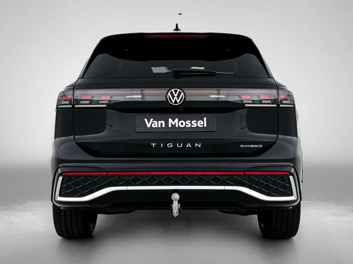 1.5 eHybrid R-Line Edition 204 PK Plug in hybrid | Trekhaak | 360 Camera | Stoelverwaming | Stuurverwarming | Panoramadak | Navigatie | Apple Carplay | Android Auto | Dodehoeksensoren | Elek