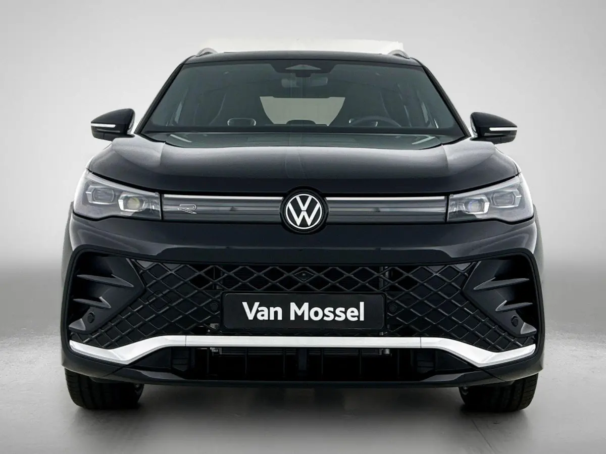 1.5 eHybrid R-Line Edition 204 PK Plug in hybrid | Trekhaak | 360 Camera | Stoelverwaming | Stuurverwarming | Panoramadak | Navigatie | Apple Carplay | Android Auto | Dodehoeksensoren | Elek