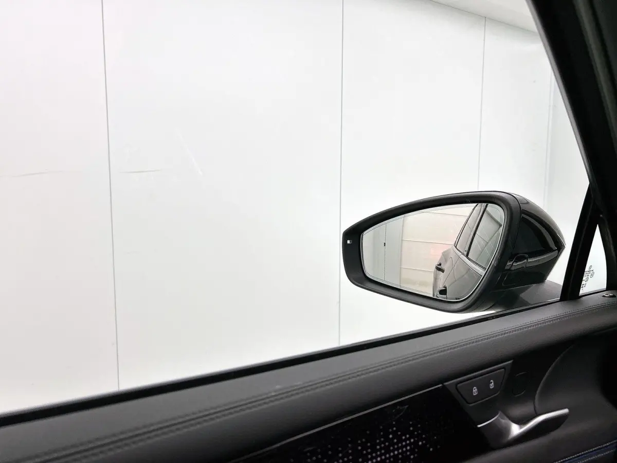 1.5 eHybrid R-Line Edition 204 PK Plug in hybrid | Trekhaak | 360 Camera | Stoelverwaming | Stuurverwarming | Panoramadak | Navigatie | Apple Carplay | Android Auto | Dodehoeksensoren | Elek
