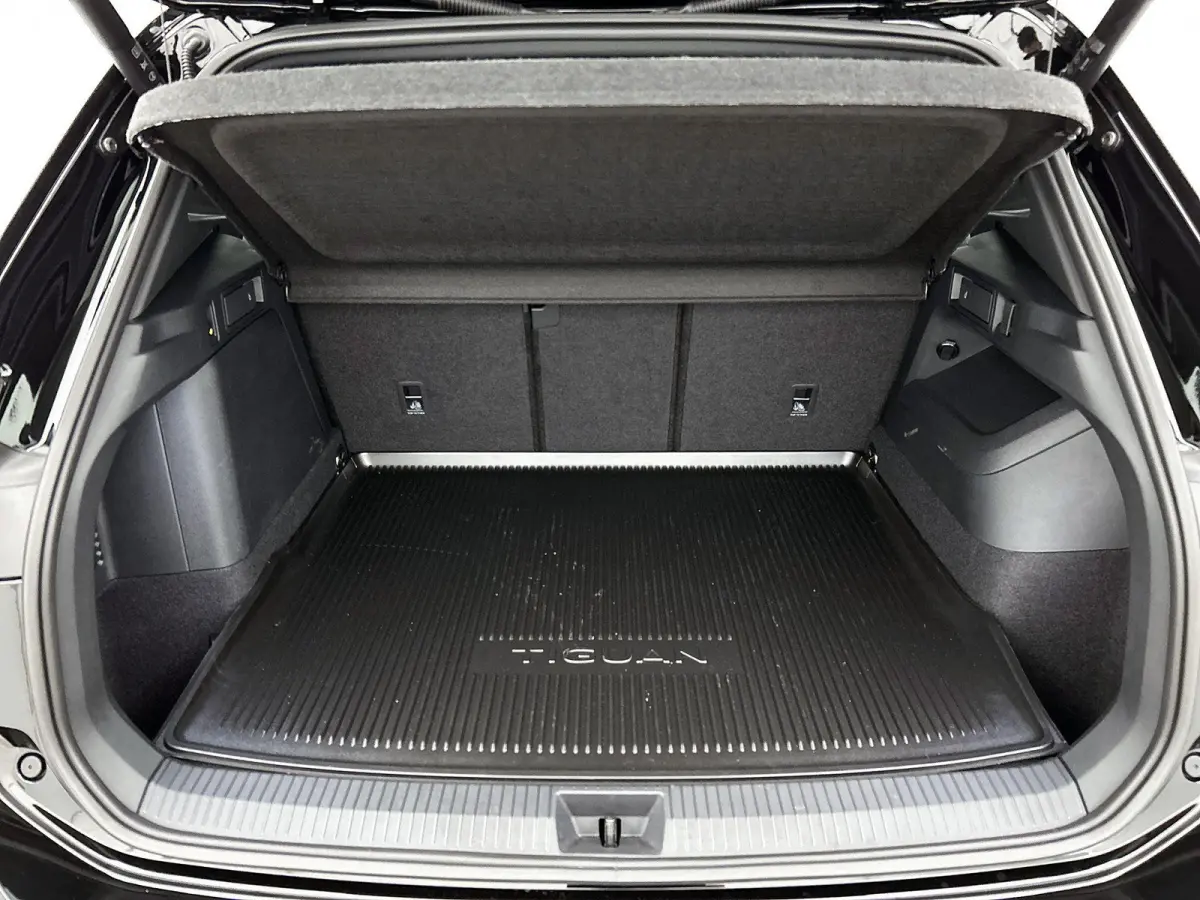 1.5 eHybrid R-Line Edition 204 PK Plug in hybrid | Trekhaak | 360 Camera | Stoelverwaming | Stuurverwarming | Panoramadak | Navigatie | Apple Carplay | Android Auto | Dodehoeksensoren | Elek