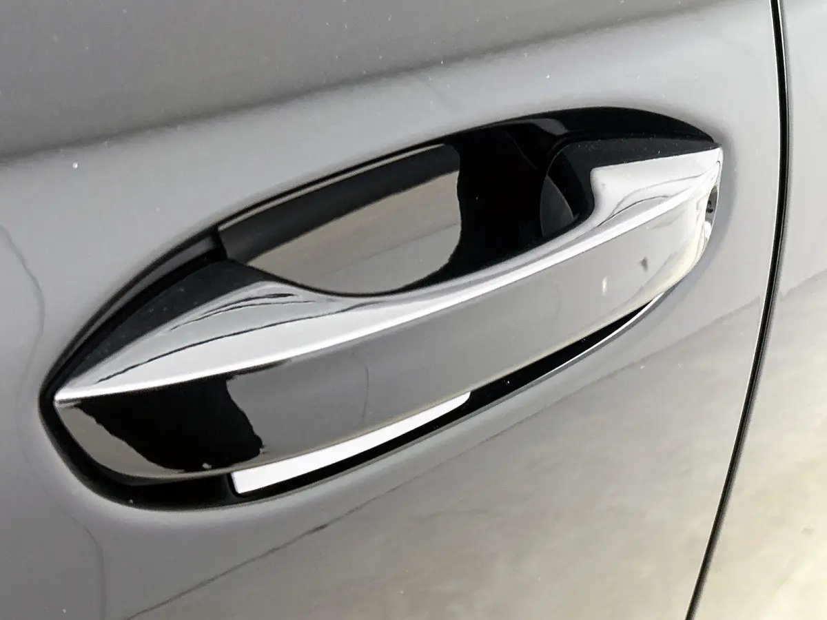 1.5 eHybrid R-Line Edition 204 PK Plug in hybrid | Trekhaak | 360 Camera | Stoelverwaming | Stuurverwarming | Panoramadak | Navigatie | Apple Carplay | Android Auto | Dodehoeksensoren | Elek