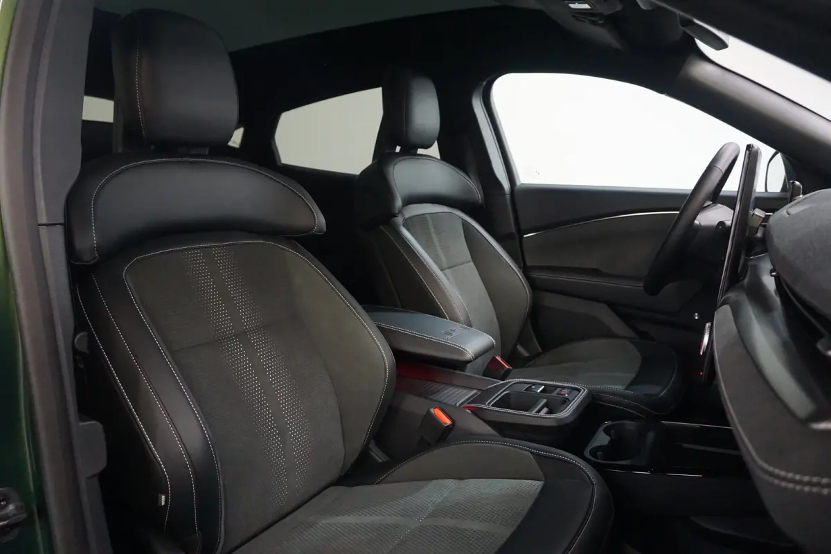 GT Extended AWD 98 kWh | Warmtepomp | Bronze Pack | Panoramadak | B&O premium audio | Uniek exemplaar  | Achterspoiler | Achteruitrijcamera | Afwijkende dakkleur