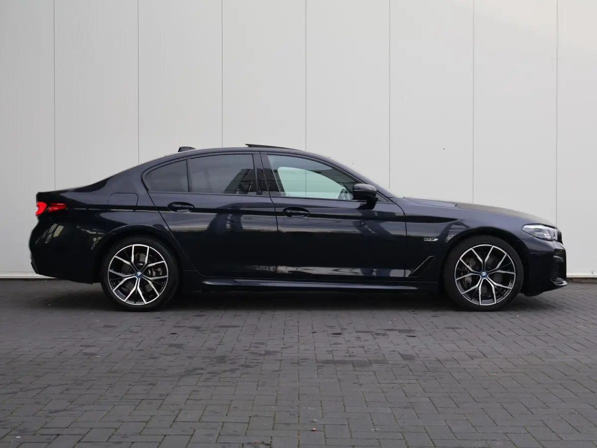 545e xDrive Business Edition Plus | 95% | M Sportpakket | Stuurwielrand verwarmd | Achteruitrijcamera | Active Cruise Control | Head-Up | HiFi | Panoramadak |