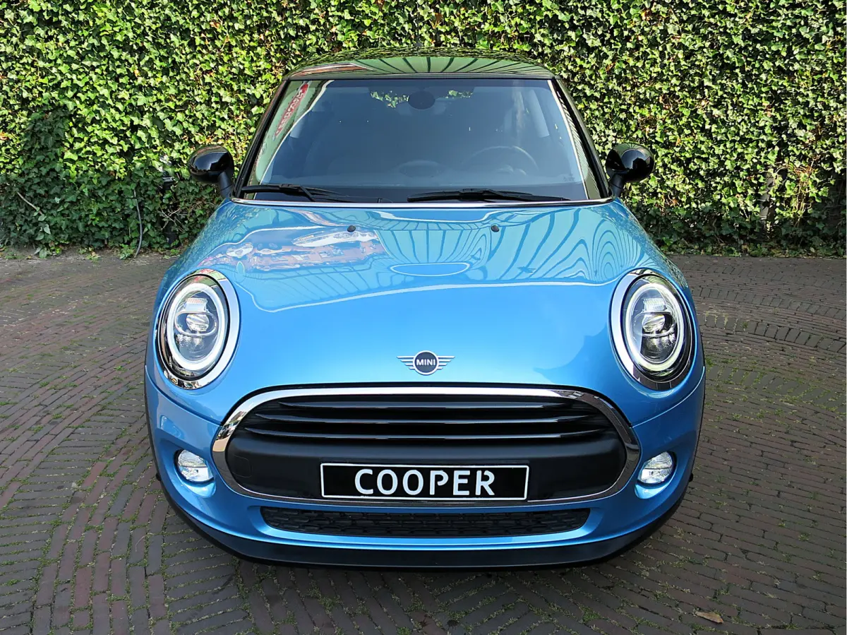 1.5 Pepper F56 LCI met LED, Park ass., Clima, BT en 16"