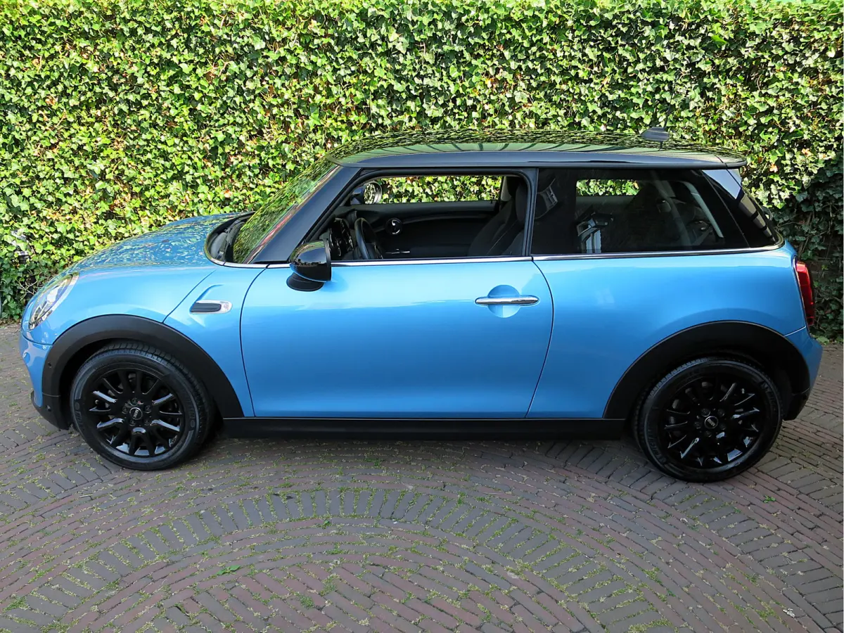 1.5 Pepper F56 LCI met LED, Park ass., Clima, BT en 16"