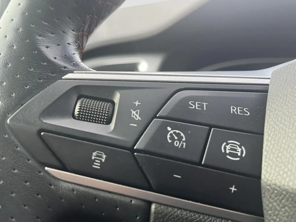 1.5 TSi DSG FR Business Intense | NAV. | CAMERA | STOEL-STUURVERW. |