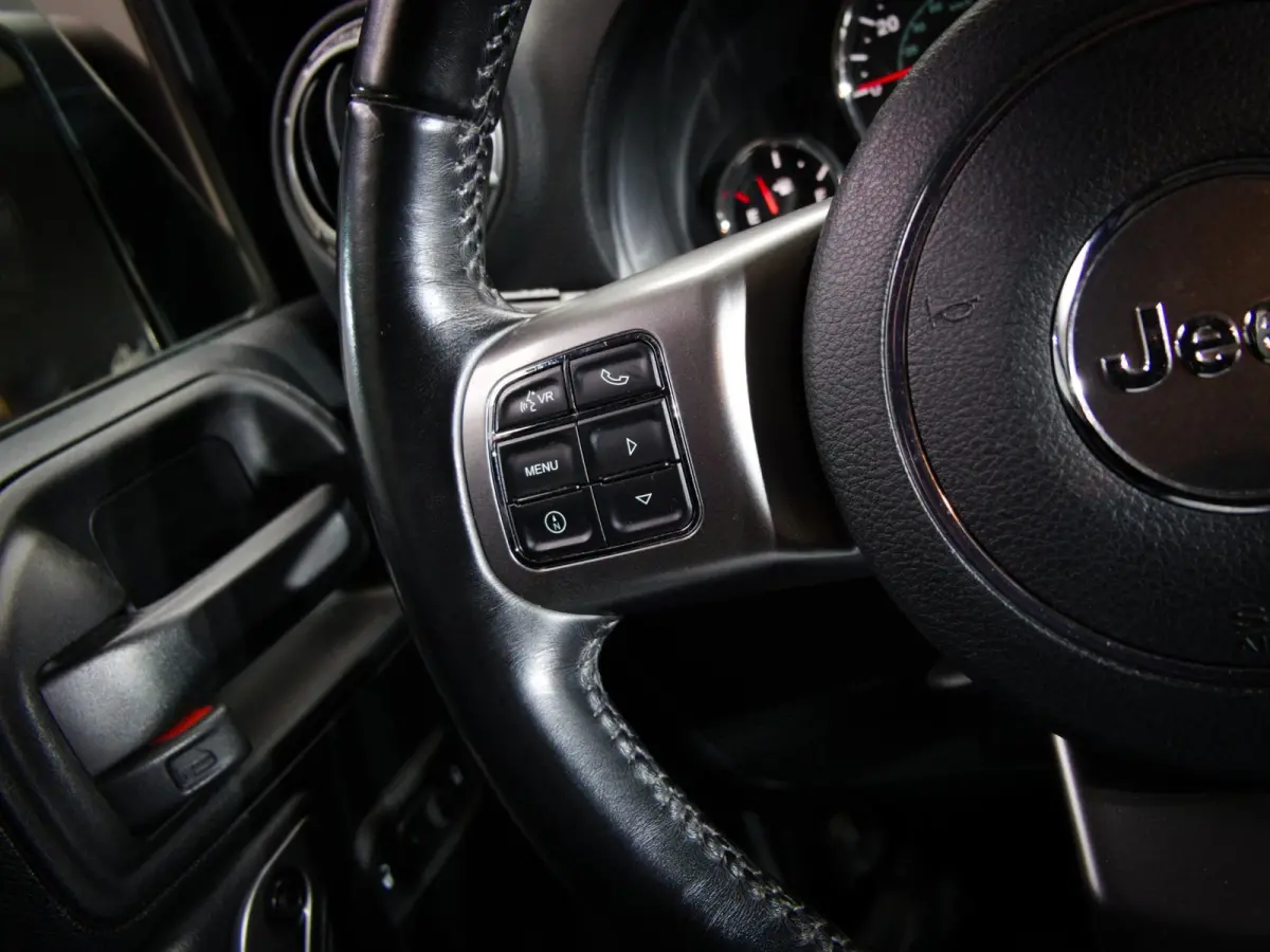 3.6 Rubicon JK Edition (HARDTOP CABRIO, OFF-ROAD BANDEN, LIER, VISION-Q KOPLAMPEN, LEDER, STOELVERWARMING)