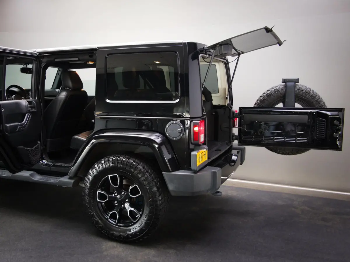 3.6 Rubicon JK Edition (HARDTOP CABRIO, OFF-ROAD BANDEN, LIER, VISION-Q KOPLAMPEN, LEDER, STOELVERWARMING)