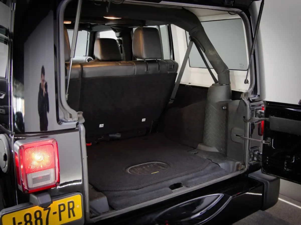3.6 Rubicon JK Edition (HARDTOP CABRIO, OFF-ROAD BANDEN, LIER, VISION-Q KOPLAMPEN, LEDER, STOELVERWARMING)