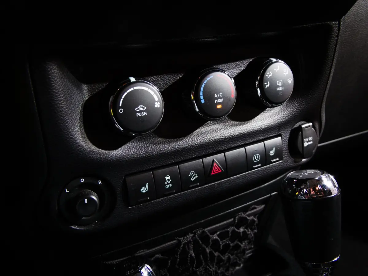 3.6 Rubicon JK Edition (HARDTOP CABRIO, OFF-ROAD BANDEN, LIER, VISION-Q KOPLAMPEN, LEDER, STOELVERWARMING)
