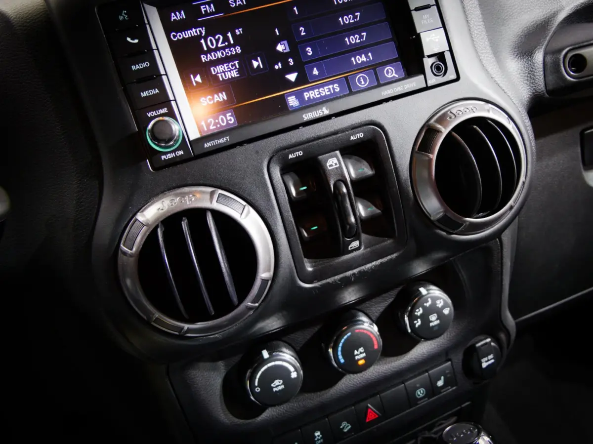 3.6 Rubicon JK Edition (HARDTOP CABRIO, OFF-ROAD BANDEN, LIER, VISION-Q KOPLAMPEN, LEDER, STOELVERWARMING)