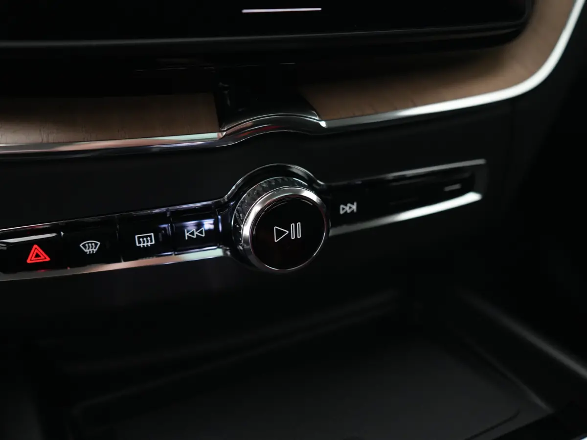 T8 AWD Ultimate Dark 22" | B&W | Luchtvering | Nappa & Ventilatie | HUD || Pano | LUCHTVERING | B&W AUDIO | PANORAMADAK