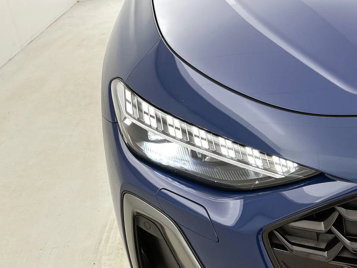 2.0 TFSI S edition 204 PK | Adaptive cruise control l Privacy glas l Achteruitrijcamera l Airco l Navigatie l Apple Carplay / Android Auto l Verwarmbare voorstoelen l Audi virtual cockpit pl