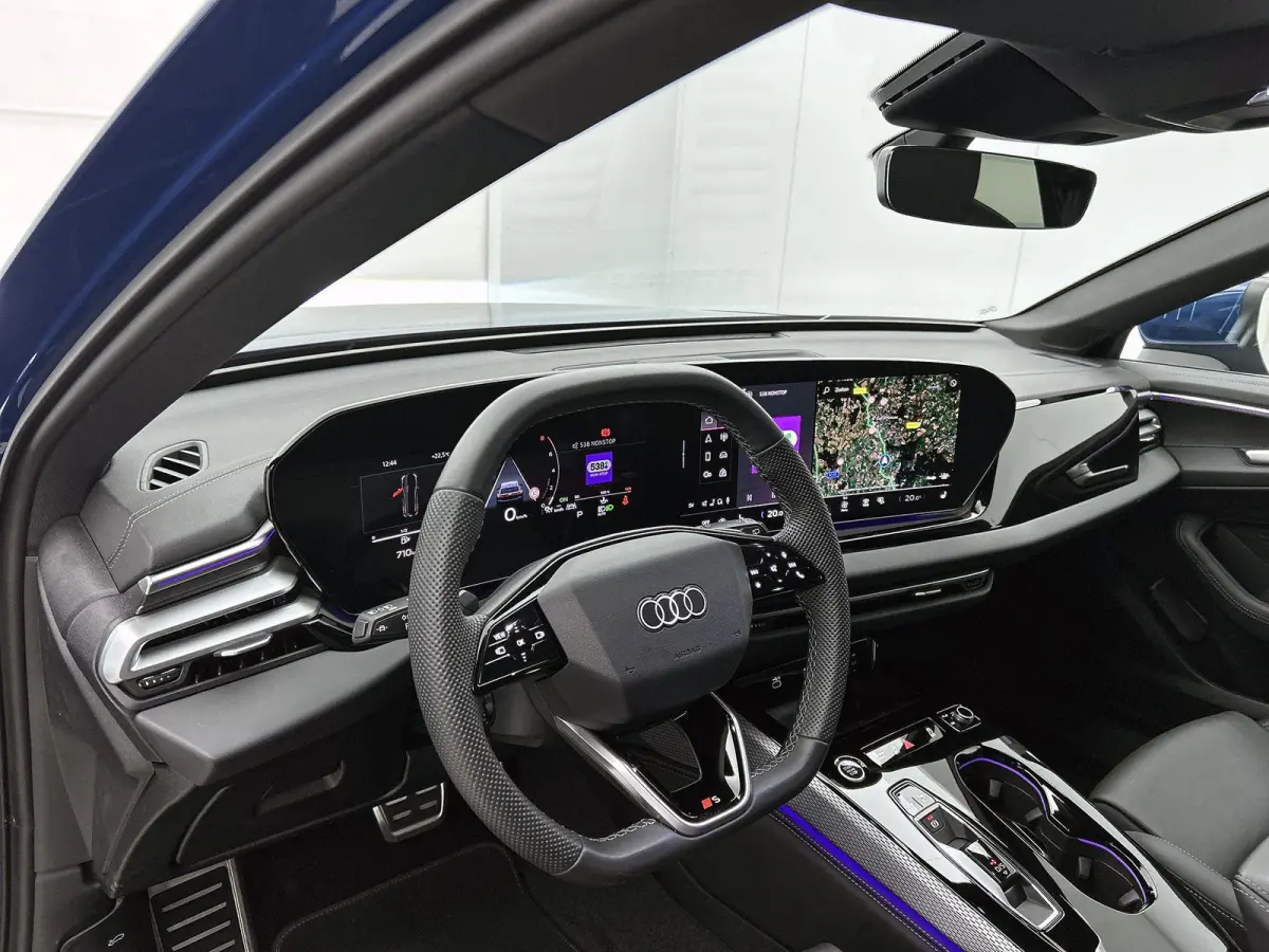 2.0 TFSI S edition 204 PK | Adaptive cruise control l Privacy glas l Achteruitrijcamera l Airco l Navigatie l Apple Carplay / Android Auto l Verwarmbare voorstoelen l Audi virtual cockpit pl
