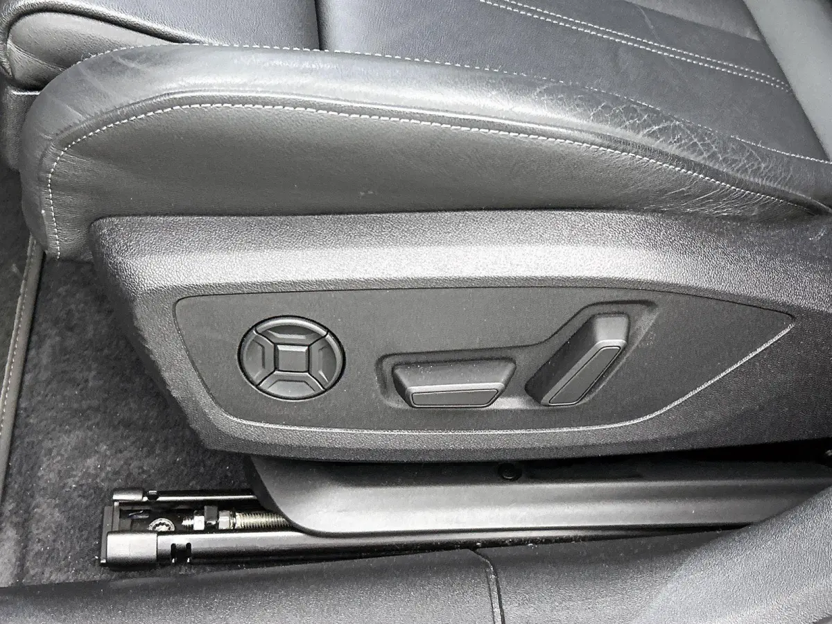 2.0 TFSI S edition 204 PK | Adaptive cruise control l Privacy glas l Achteruitrijcamera l Airco l Navigatie l Apple Carplay / Android Auto l Verwarmbare voorstoelen l Audi virtual cockpit pl