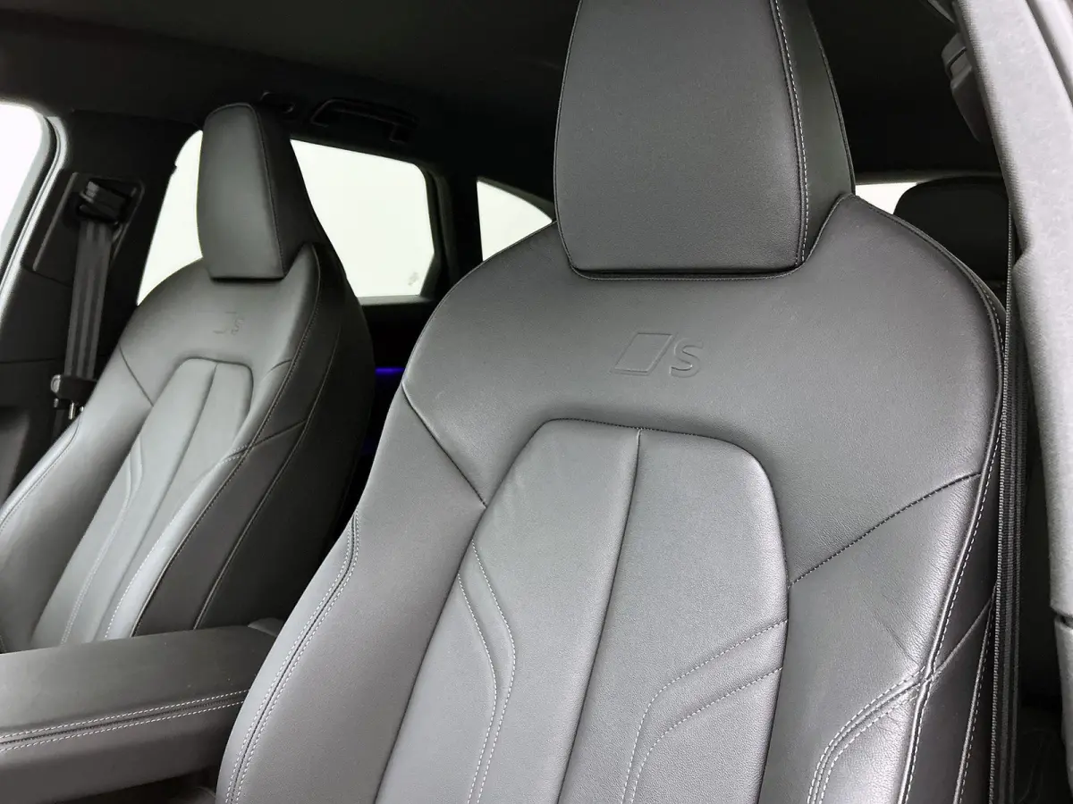 2.0 TFSI S edition 204 PK | Adaptive cruise control l Privacy glas l Achteruitrijcamera l Airco l Navigatie l Apple Carplay / Android Auto l Verwarmbare voorstoelen l Audi virtual cockpit pl