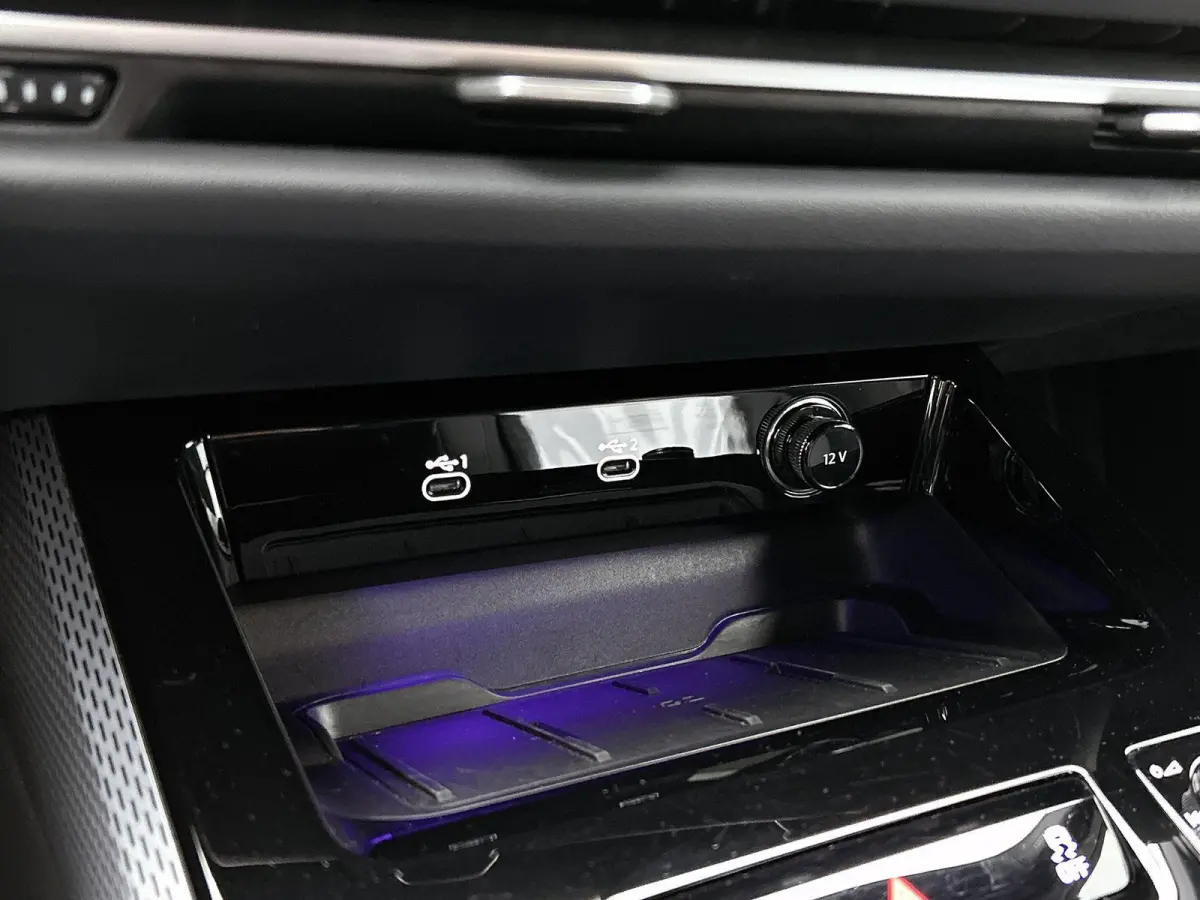 2.0 TFSI S edition 204 PK | Adaptive cruise control l Privacy glas l Achteruitrijcamera l Airco l Navigatie l Apple Carplay / Android Auto l Verwarmbare voorstoelen l Audi virtual cockpit pl