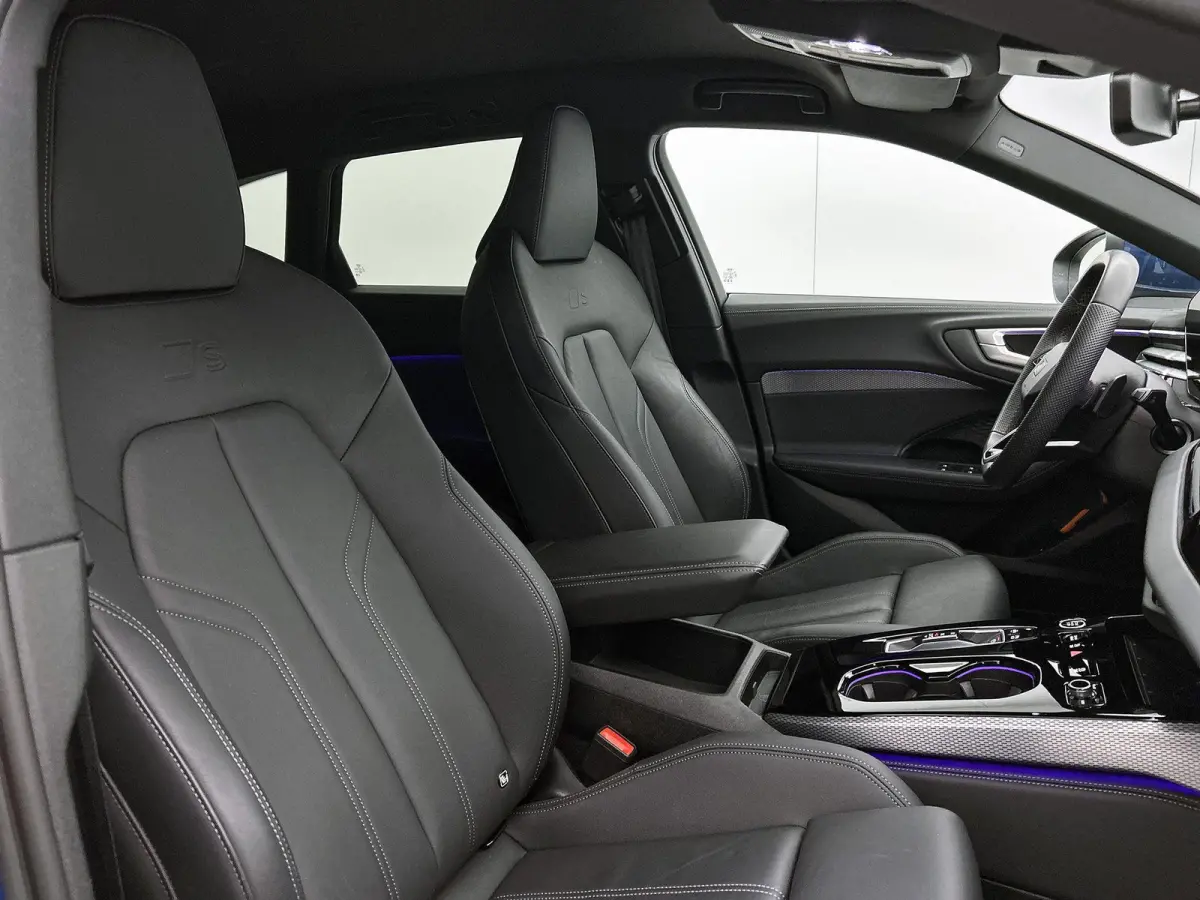 2.0 TFSI S edition 204 PK | Adaptive cruise control l Privacy glas l Achteruitrijcamera l Airco l Navigatie l Apple Carplay / Android Auto l Verwarmbare voorstoelen l Audi virtual cockpit pl