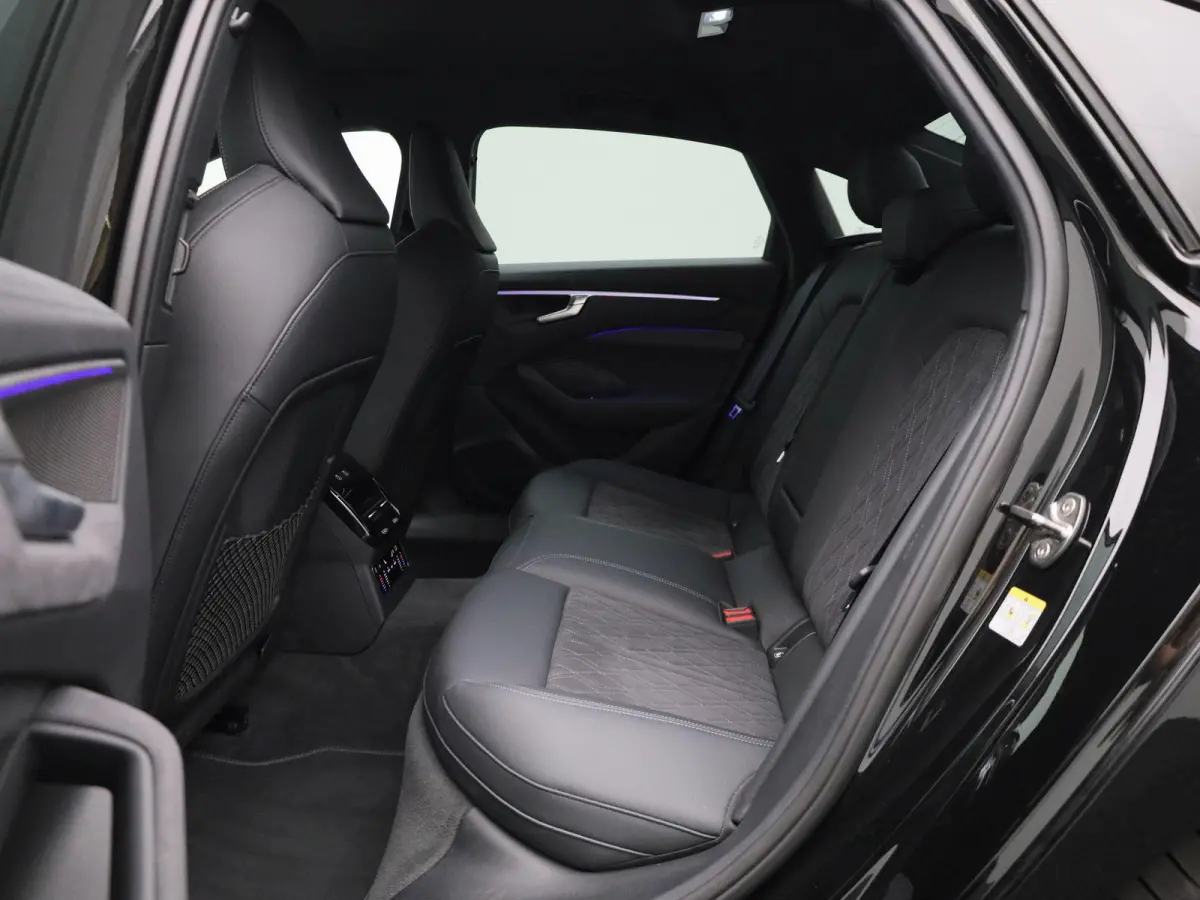 2.0 e-hybrid quattro Pro Line 299 PK | Demo | Adaptive cruise control l Elektr. vestelbare bestuurdersstoel met geheugen l Stoelverwarming l Navigatie l 360 graden camera l Dodehoekdetectie 