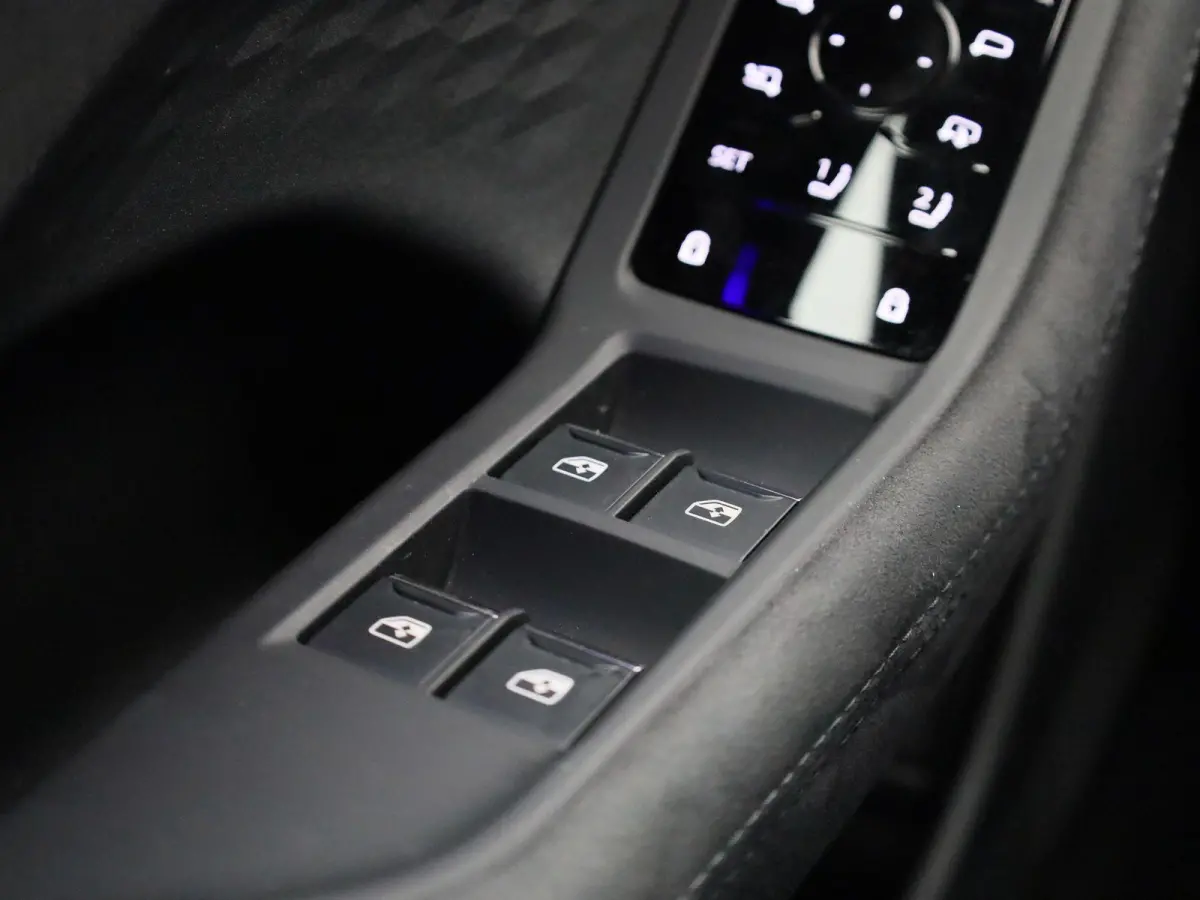 2.0 e-hybrid quattro Pro Line 299 PK | Demo | Adaptive cruise control l Elektr. vestelbare bestuurdersstoel met geheugen l Stoelverwarming l Navigatie l 360 graden camera l Dodehoekdetectie 