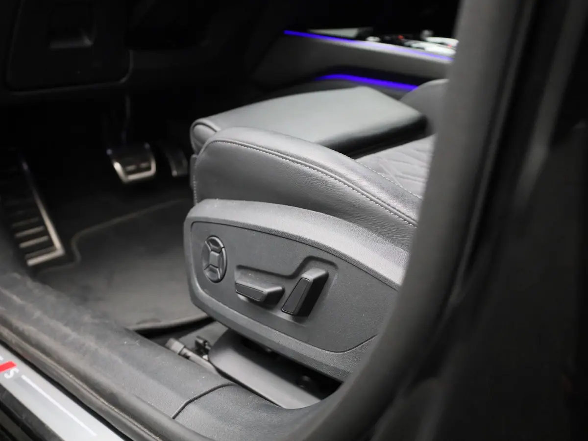 2.0 e-hybrid quattro Pro Line 299 PK | Demo | Adaptive cruise control l Elektr. vestelbare bestuurdersstoel met geheugen l Stoelverwarming l Navigatie l 360 graden camera l Dodehoekdetectie 