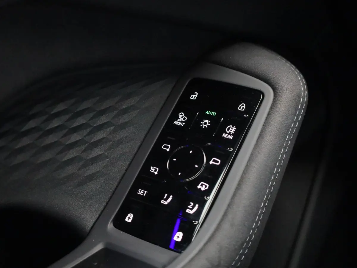 2.0 e-hybrid quattro Pro Line 299 PK | Demo | Adaptive cruise control l Elektr. vestelbare bestuurdersstoel met geheugen l Stoelverwarming l Navigatie l 360 graden camera l Dodehoekdetectie 