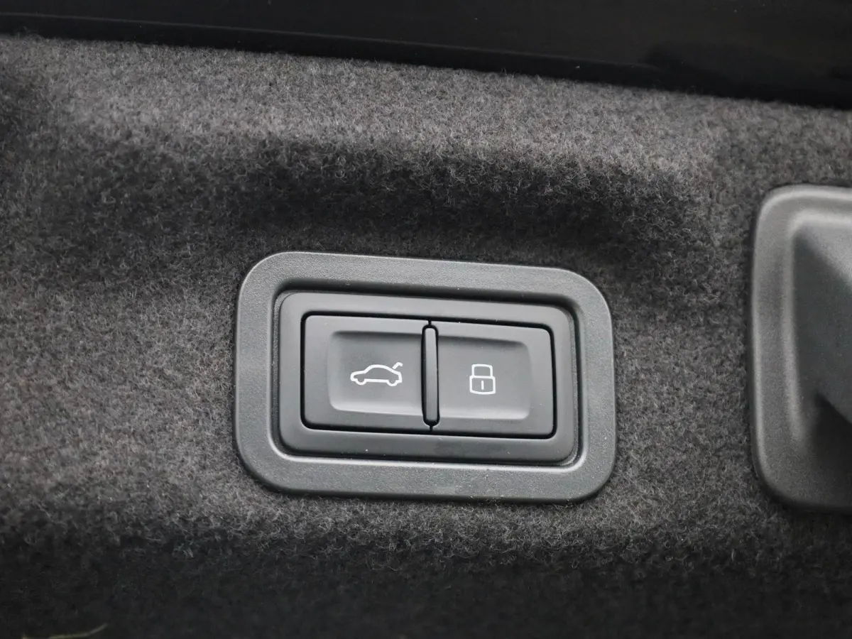 2.0 e-hybrid quattro Pro Line 299 PK | Demo | Adaptive cruise control l Elektr. vestelbare bestuurdersstoel met geheugen l Stoelverwarming l Navigatie l 360 graden camera l Dodehoekdetectie 