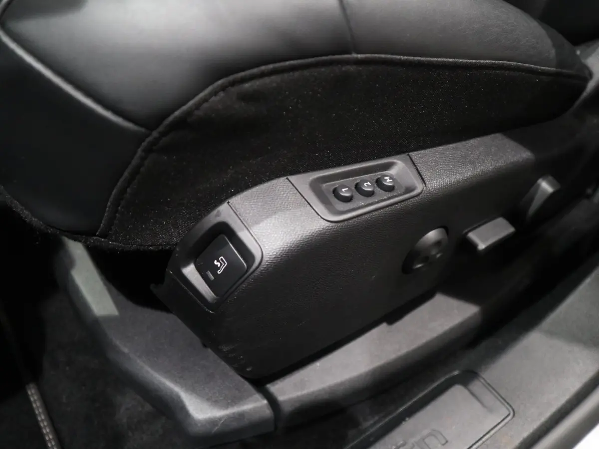 1.6 Plug-in Hybrid 180 ë-Series ë-Series - MASSAGE - PANORAMADAK - CAMERA VOOR + ACHTER