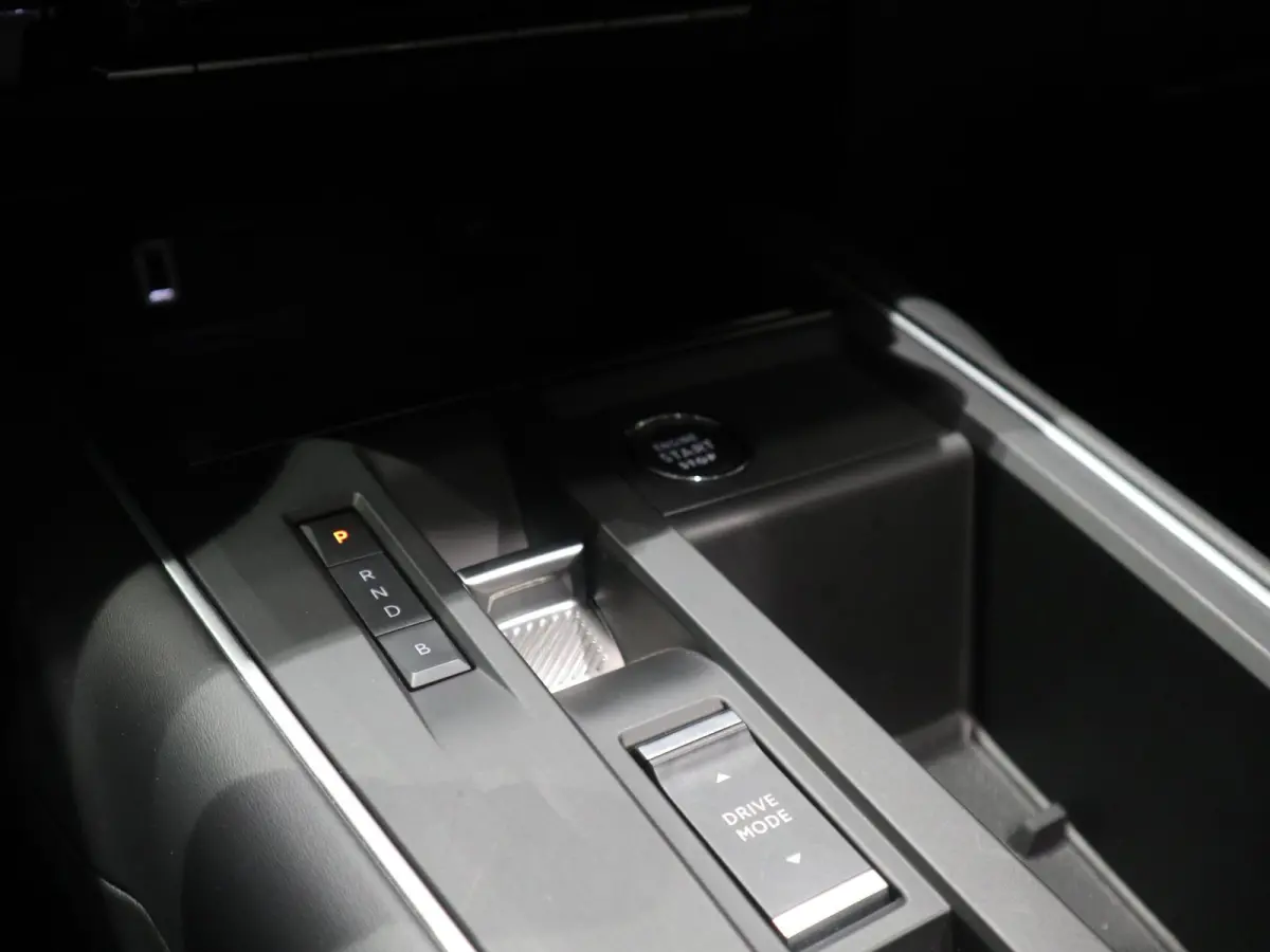 1.6 Plug-in Hybrid 180 ë-Series ë-Series - MASSAGE - PANORAMADAK - CAMERA VOOR + ACHTER