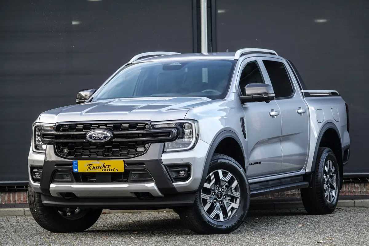 Wildtrak (Incl. BPM) 2.3PHEV 280Pk Aut. | Plug In Hybride | Double Cab | 5-Persoons | 3.500Kg trekgewicht | Trekhaak | Elek. Rollertop | 18'' | Iconic Silver