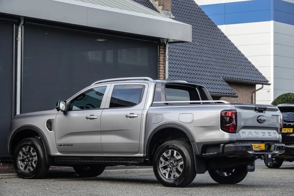 Wildtrak (Incl. BPM) 2.3PHEV 280Pk Aut. | Plug In Hybride | Double Cab | 5-Persoons | 3.500Kg trekgewicht | Trekhaak | Elek. Rollertop | 18'' | Iconic Silver
