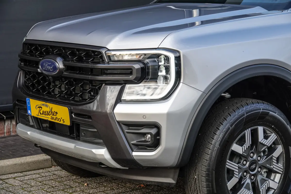 Wildtrak (Incl. BPM) 2.3PHEV 280Pk Aut. | Plug In Hybride | Double Cab | 5-Persoons | 3.500Kg trekgewicht | Trekhaak | Elek. Rollertop | 18'' | Iconic Silver