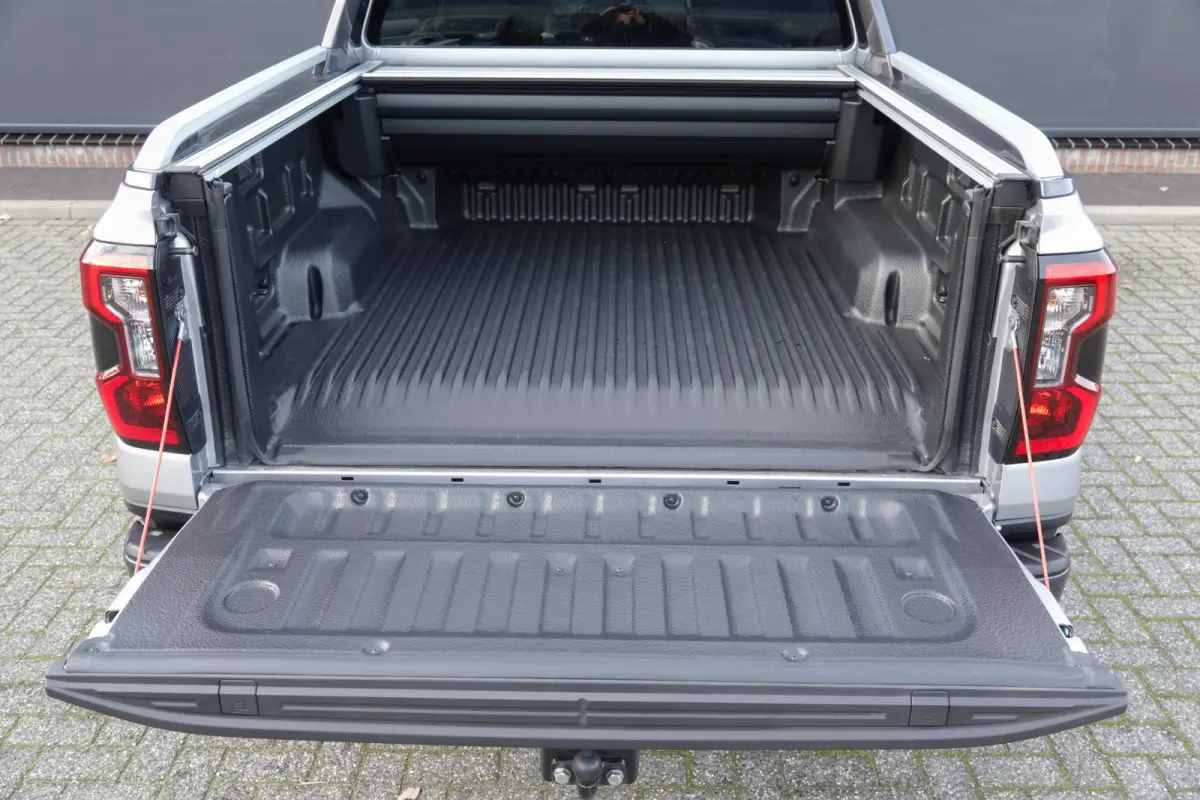 Wildtrak (Incl. BPM) 2.3PHEV 280Pk Aut. | Plug In Hybride | Double Cab | 5-Persoons | 3.500Kg trekgewicht | Trekhaak | Elek. Rollertop | 18'' | Iconic Silver