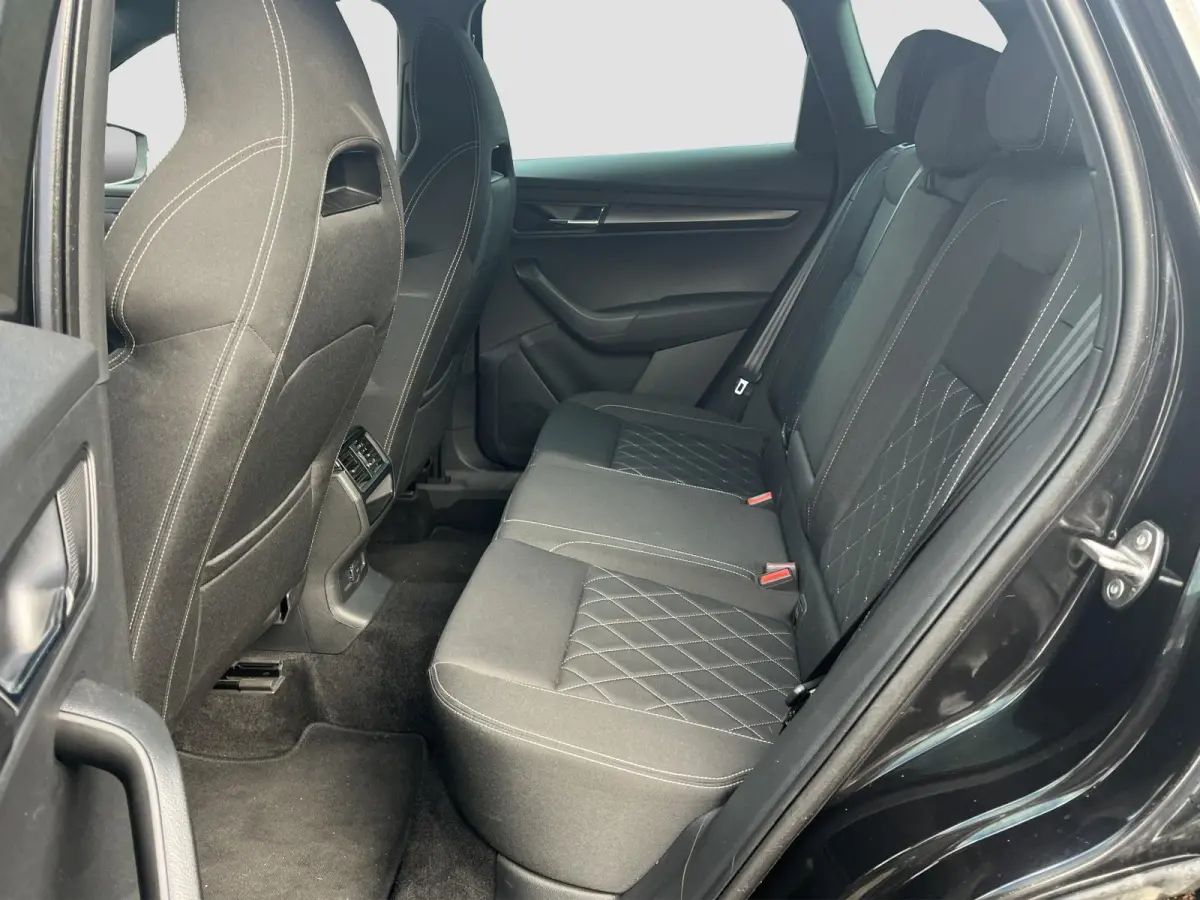 1.5 TSi DSG ACT Sportline Business | TREKHAAK | STOELVERW. | EL. ACHTERKLEP | 19" |
