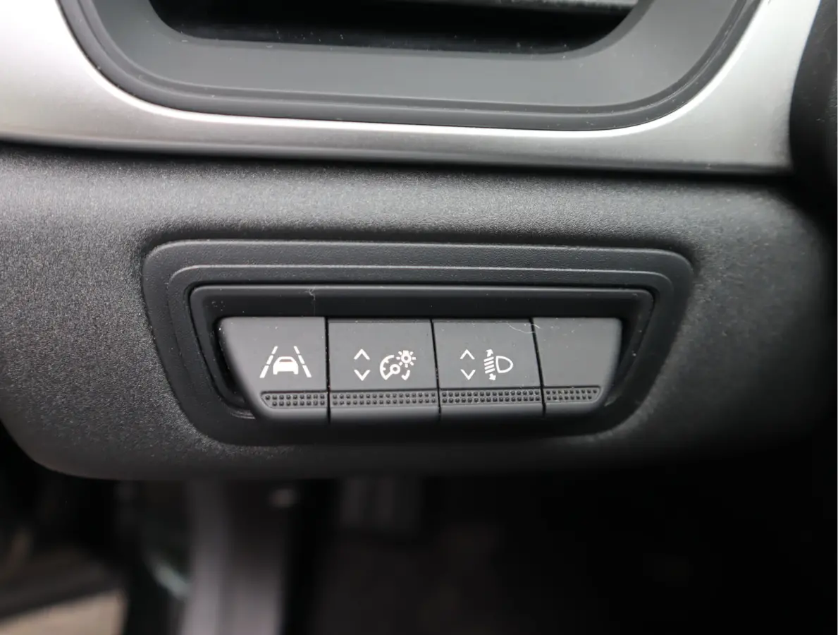 1.3 TCe 140 Business Airco / Elekramen / Cruise / DAB