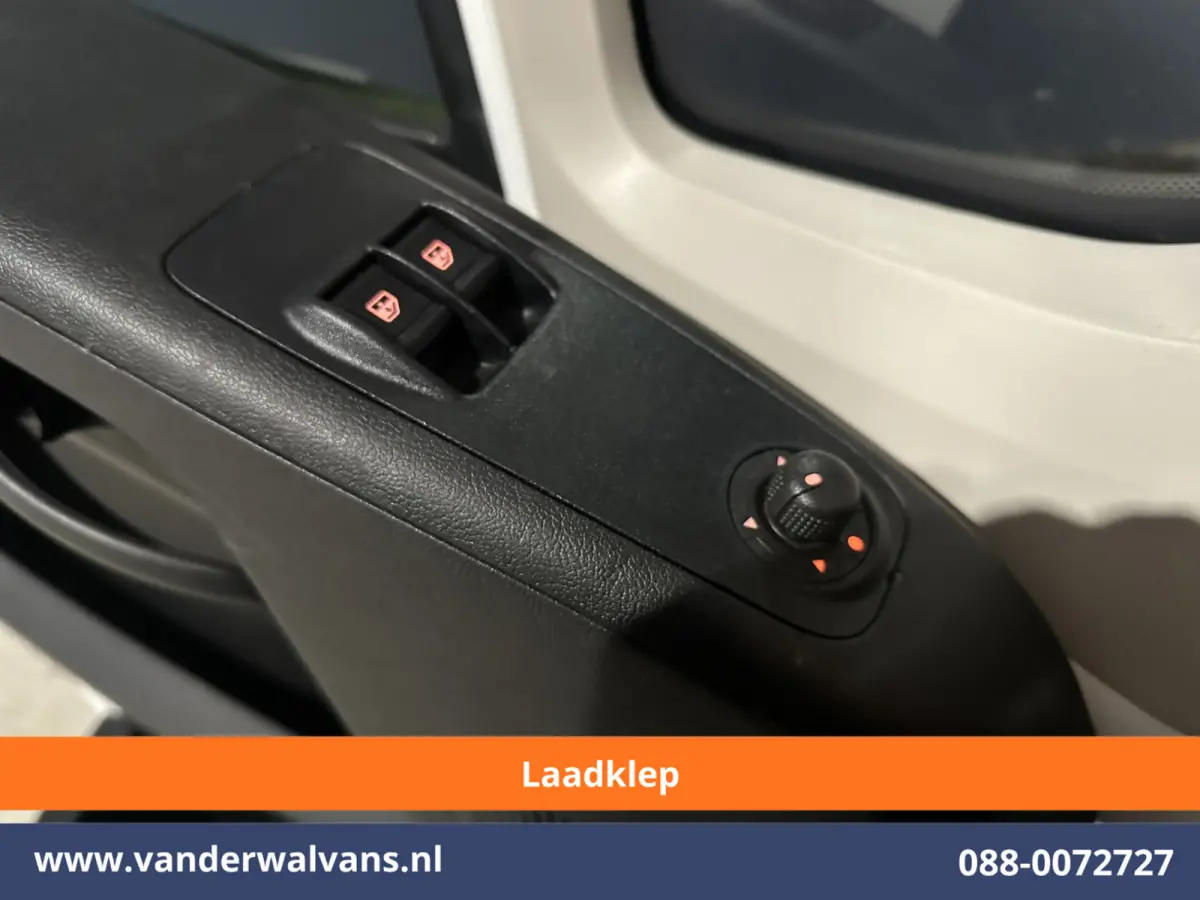 2.2 BlueHDi 141pk Bakwagen 436cm Lang Laadklep Euro6 Airco | 1075kg laadvermogen Bijrijdersbank