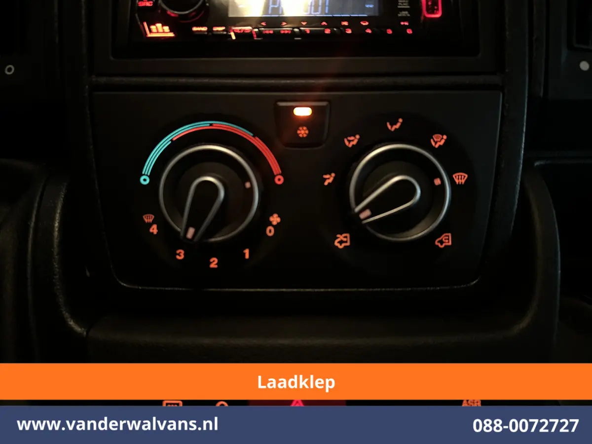 2.2 BlueHDi 141pk Bakwagen 436cm Lang Laadklep Euro6 Airco | 1075kg laadvermogen Bijrijdersbank