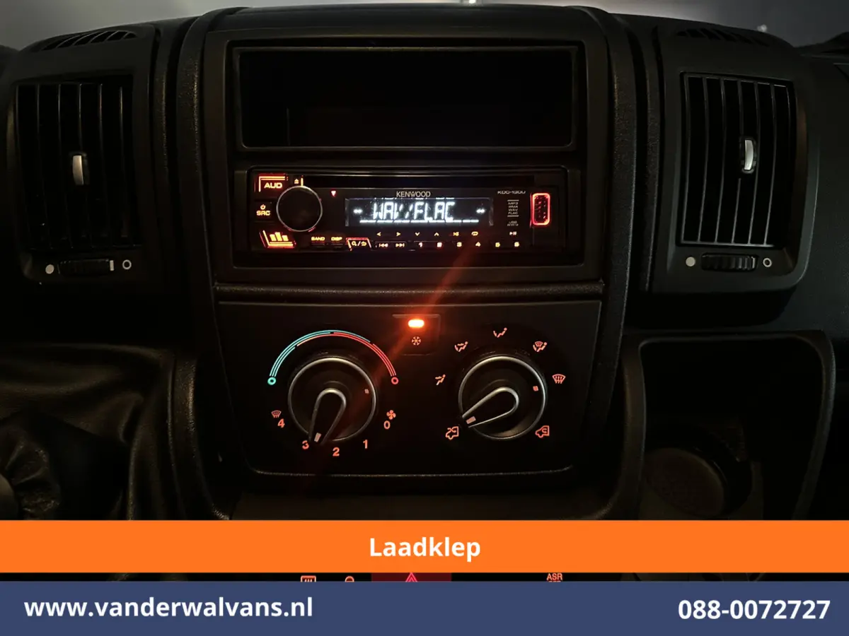 2.2 BlueHDi 141pk Bakwagen 436cm Lang Laadklep Euro6 Airco | 1075kg laadvermogen Bijrijdersbank