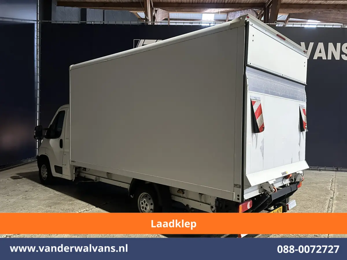 2.2 BlueHDi 141pk Bakwagen 436cm Lang Laadklep Euro6 Airco | 1075kg laadvermogen Bijrijdersbank